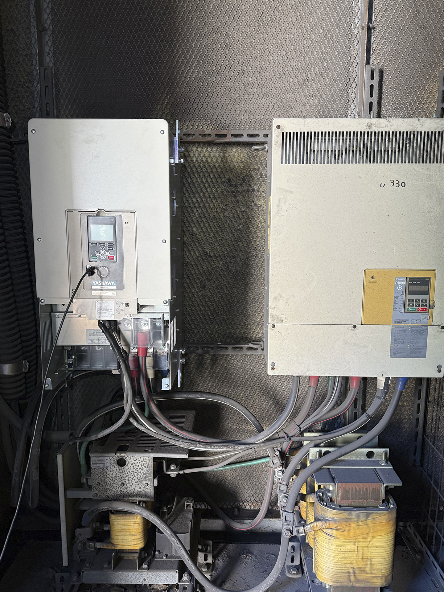 落雷故障によるインバーター／コンバーター更新・復旧工事
